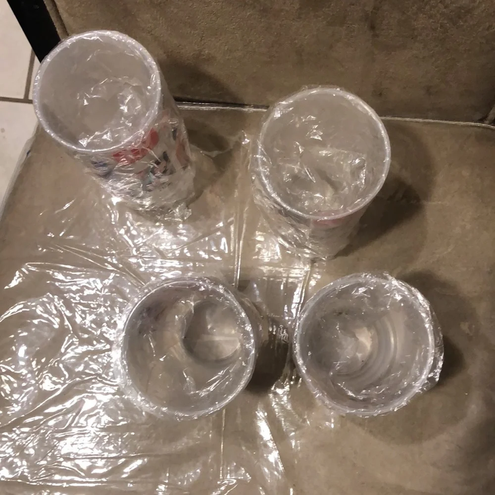 Set of 4 Vintage🎁TV Guide Plastic Tumblers - Picture 3 of 10
